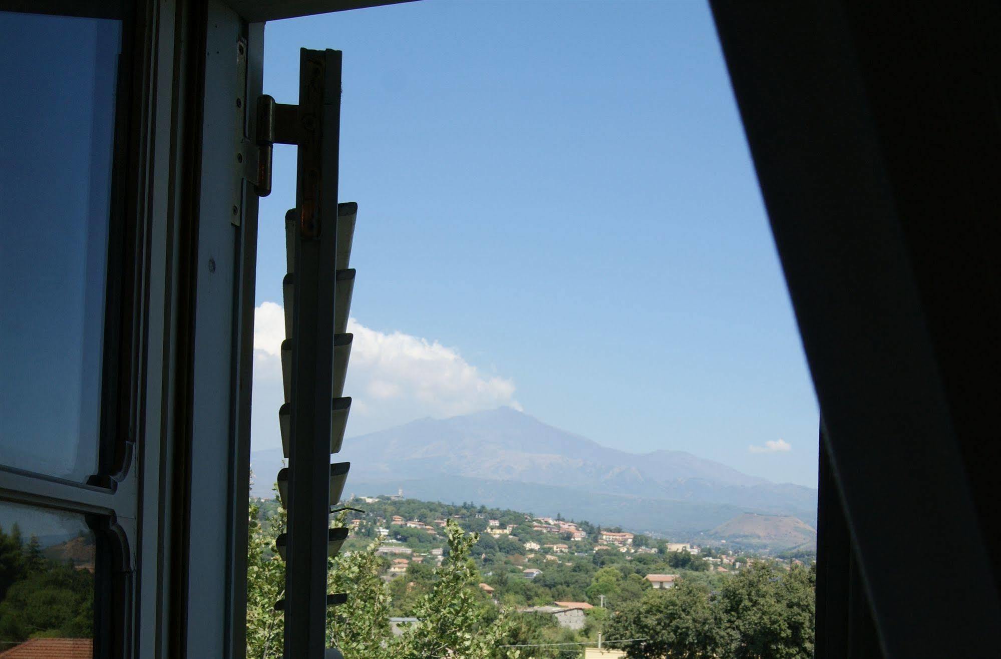 Hotel Villa Paradiso Dell'Etna ซานโจวานี ลาปุนตา ภายนอก รูปภาพ
